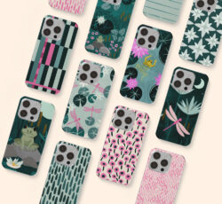 <p>Show full collection <a href="https://littleom.de/catalog/collections/d01-midnight-pond/" target="_blank" rel="noopener">MIDNIGHT POND</a></p> phone cases with illustrations and patterns from collection midnight pond
